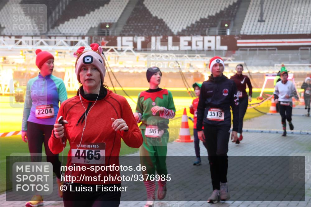 07.12.2025 - St. Pauli X-Mass-Run No. 15 Luisa Fischer http://msf.ph/oto/9376985 07.12.2025 09:59:59 Ziel 2204, 15, 4465, 961, 3513, 488, 910, 911, 934, 939, 961, 1112, 1120, 1763, 2186, 2204, 2207, 2529, 2657, 2729, 2964, 3345, 3513, 4029, 4051, 4052, 4465 meine-sportfotos.de