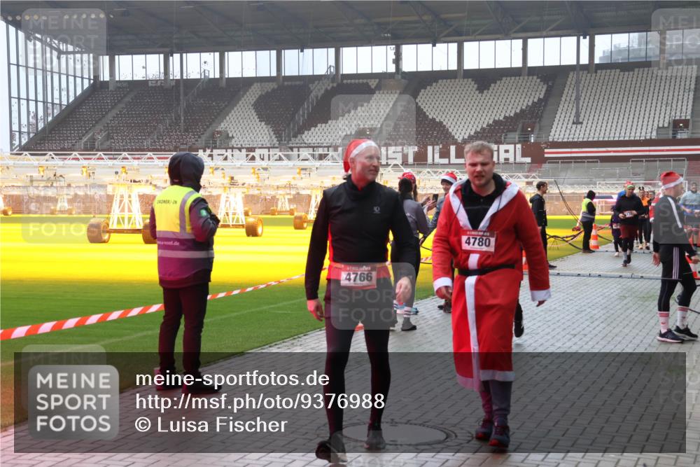 07.12.2025 - St. Pauli X-Mass-Run No. 15 Luisa Fischer http://msf.ph/oto/9376988 07.12.2025 10:25:08 Ziel 4766, 4780, 712, 915, 974, 1986, 2071, 3152, 4078, 4079, 4091, 4092, 4122, 4135, 4136, 4140, 4155, 4177, 4431, 4474, 4496, 4497, 4513, 4514, 4530, 4541, 4542, 4689, 4692, 4694, 4766, 4780, 4846 meine-sportfotos.de