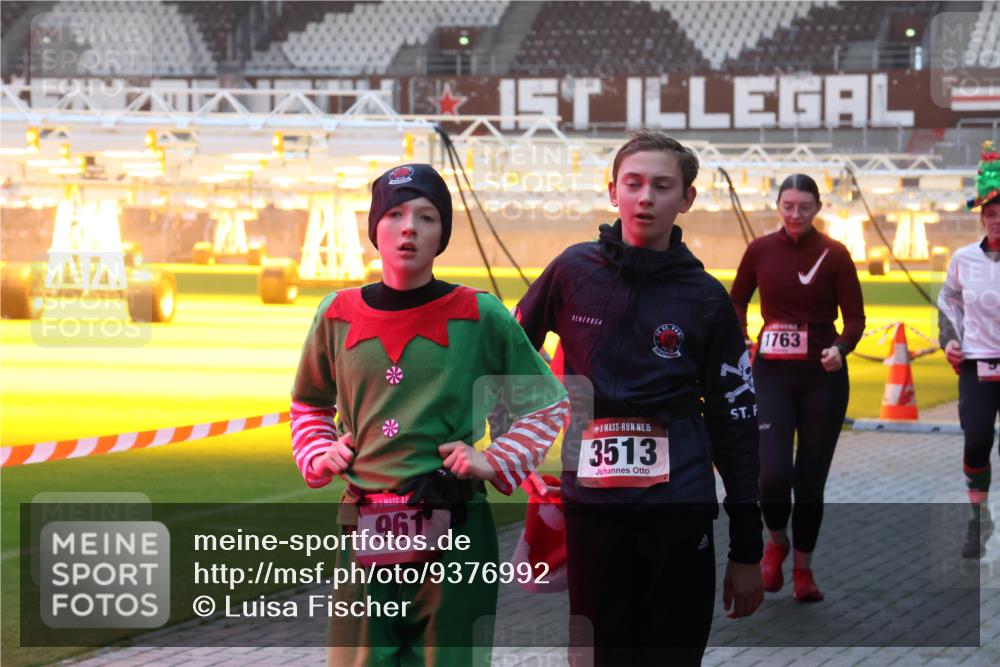 07.12.2025 - St. Pauli X-Mass-Run No. 15 Luisa Fischer http://msf.ph/oto/9376992 07.12.2025 10:00:02 Ziel 961, 15, 3513, 1763, 488, 910, 911, 934, 939, 961, 1112, 1120, 1763, 2186, 2204, 2207, 2657, 2729, 2964, 3513, 4029, 4051, 4052, 4465 meine-sportfotos.de