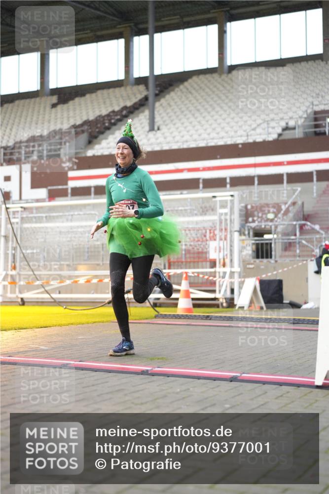 07.12.2025 - St. Pauli X-Mass-Run No. 15 Patografie http://msf.ph/oto/9377001 07.12.2025 10:06:42 Ziel 150, 217, 867, 1007, 1103, 1505, 2129, 3189, 3330, 3333, 3970, 3971, 4735, 4738 meine-sportfotos.de