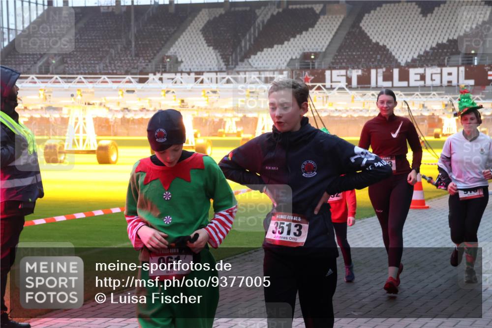 07.12.2025 - St. Pauli X-Mass-Run No. 15 Luisa Fischer http://msf.ph/oto/9377005 07.12.2025 10:00:03 Ziel 961, 15, 3513, 488, 910, 911, 934, 939, 961, 1112, 1120, 1763, 2186, 2204, 2207, 2657, 2729, 2964, 3513, 4029, 4051, 4052, 4465 meine-sportfotos.de