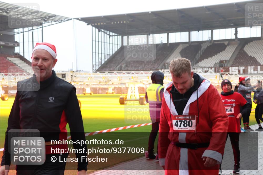 07.12.2025 - St. Pauli X-Mass-Run No. 15 Luisa Fischer http://msf.ph/oto/9377009 07.12.2025 10:25:11 Ziel 4766, 15, 4780, 286, 464, 712, 915, 974, 1986, 2071, 3152, 4078, 4079, 4091, 4092, 4122, 4135, 4136, 4140, 4155, 4177, 4431, 4474, 4496, 4497, 4513, 4514, 4530, 4541, 4542, 4689, 4692, 4694, 4766, 4780, 4846 meine-sportfotos.de