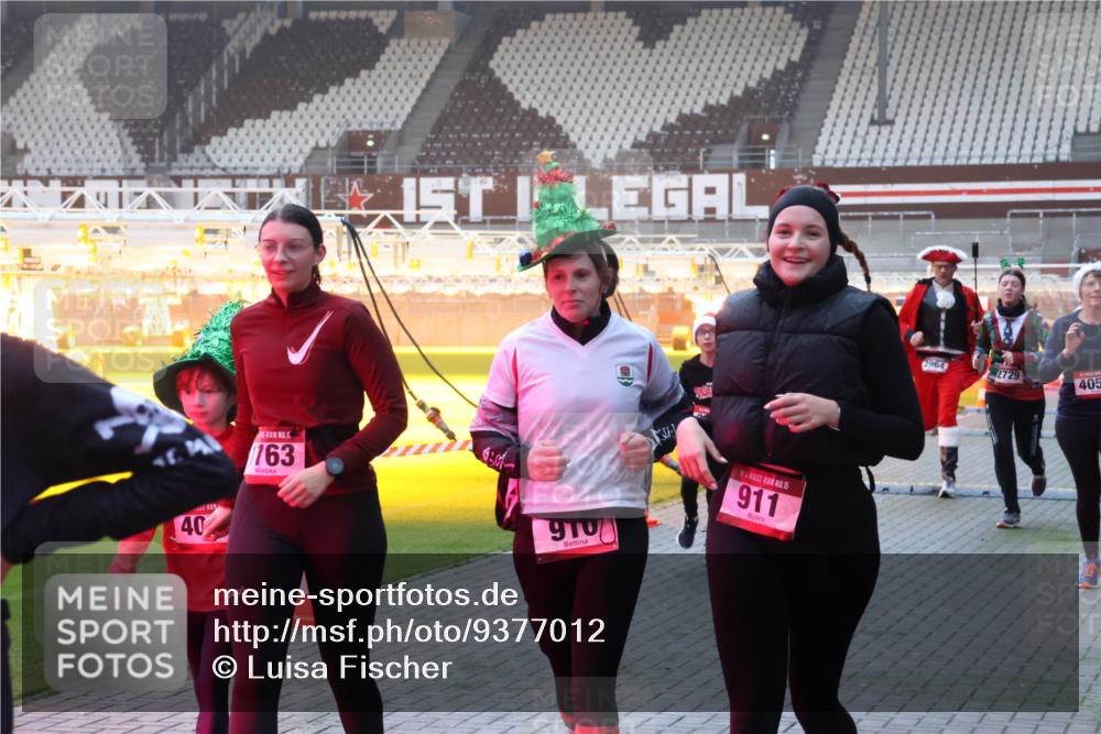 07.12.2025 - St. Pauli X-Mass-Run No. 15 Luisa Fischer http://msf.ph/oto/9377012 07.12.2025 10:00:04 Ziel 40, 163, 910, 15, 911, 2964, 2729, 405, 488, 910, 911, 934, 939, 961, 1112, 1120, 1763, 2186, 2204, 2207, 2657, 2729, 2964, 3513, 4029, 4051, 4052, 4465 meine-sportfotos.de