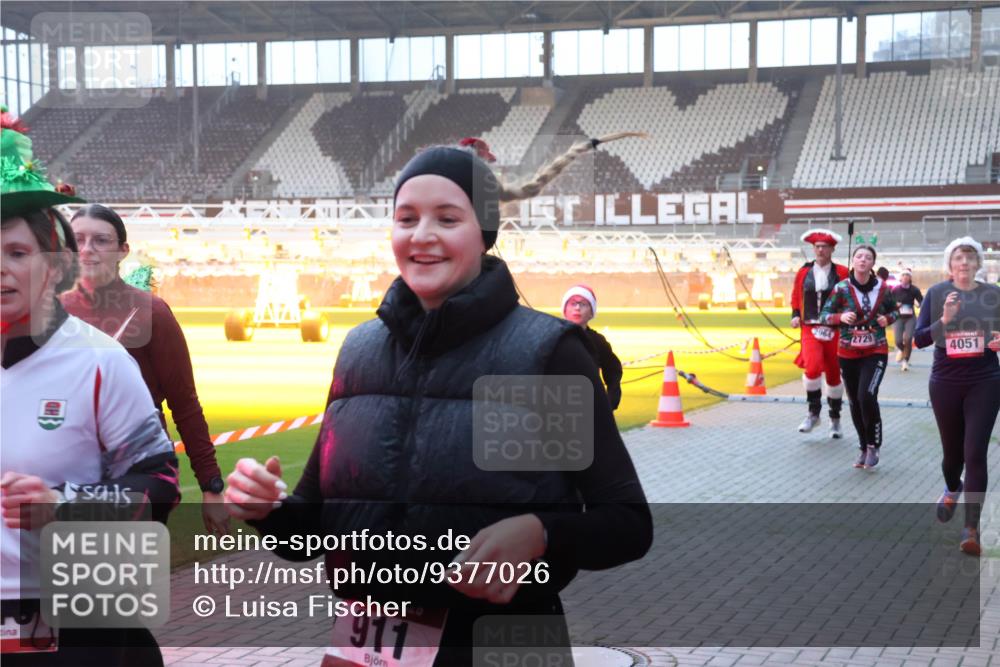07.12.2025 - St. Pauli X-Mass-Run No. 15 Luisa Fischer http://msf.ph/oto/9377026 07.12.2025 10:00:06 Ziel 15, 47, 0, 911, 2964, 2729, 4051, 488, 910, 911, 934, 939, 961, 1112, 1120, 1763, 2186, 2204, 2207, 2657, 2729, 2964, 3513, 4029, 4051, 4052, 4465 meine-sportfotos.de