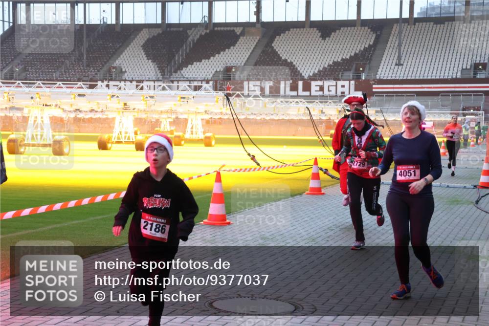 07.12.2025 - St. Pauli X-Mass-Run No. 15 Luisa Fischer http://msf.ph/oto/9377037 07.12.2025 10:00:07 Ziel 5, 2186, 2729, 4051, 488, 910, 911, 934, 939, 961, 1112, 1120, 1763, 2186, 2204, 2207, 2657, 2729, 2964, 3513, 4029, 4051, 4052, 4465 meine-sportfotos.de