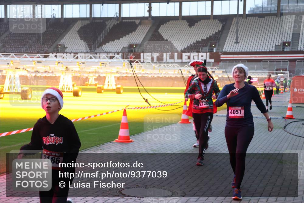07.12.2025 - St. Pauli X-Mass-Run No. 15 Luisa Fischer http://msf.ph/oto/9377039 07.12.2025 10:00:08 Ziel 5, 2186, 2729, 4051, 488, 910, 911, 934, 939, 961, 1112, 1120, 1763, 2186, 2204, 2207, 2657, 2729, 2964, 3513, 4029, 4051, 4052, 4465 meine-sportfotos.de