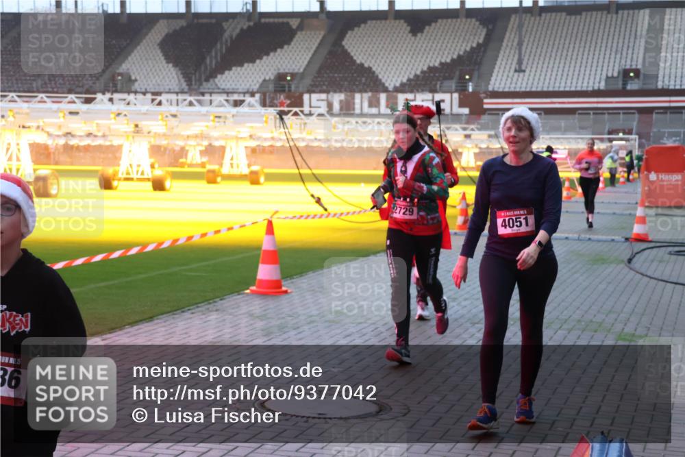 07.12.2025 - St. Pauli X-Mass-Run No. 15 Luisa Fischer http://msf.ph/oto/9377042 07.12.2025 10:00:08 Ziel 15, 36, 4, 2729, 4051, 488, 910, 911, 934, 939, 961, 1112, 1120, 1763, 2186, 2204, 2207, 2657, 2729, 2964, 3513, 4029, 4051, 4052, 4465 meine-sportfotos.de