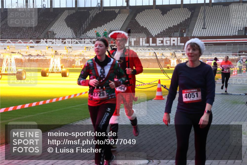 07.12.2025 - St. Pauli X-Mass-Run No. 15 Luisa Fischer http://msf.ph/oto/9377049 07.12.2025 10:00:09 Ziel 2729, 4964, 4051, 488, 910, 911, 934, 961, 1112, 1120, 1763, 2186, 2204, 2207, 2657, 2729, 2964, 3513, 4029, 4051, 4052, 4465 meine-sportfotos.de