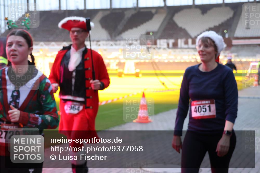 07.12.2025 - St. Pauli X-Mass-Run No. 15 Luisa Fischer http://msf.ph/oto/9377058 07.12.2025 10:00:10 Ziel 2729, 964, 4051, 488, 910, 911, 934, 961, 1112, 1763, 2186, 2204, 2207, 2657, 2729, 2964, 3513, 4029, 4051, 4052, 4465 meine-sportfotos.de