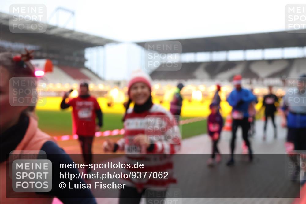 07.12.2025 - St. Pauli X-Mass-Run No. 15 Luisa Fischer http://msf.ph/oto/9377062 07.12.2025 10:25:24 Ziel 915, 974, 1012, 1977, 1986, 1987, 1995, 3152, 3962, 4078, 4079, 4091, 4092, 4135, 4136, 4155, 4177, 4335, 4431, 4474, 4496, 4497, 4513, 4514, 4530, 4541, 4542, 4766, 4780, 4846 meine-sportfotos.de