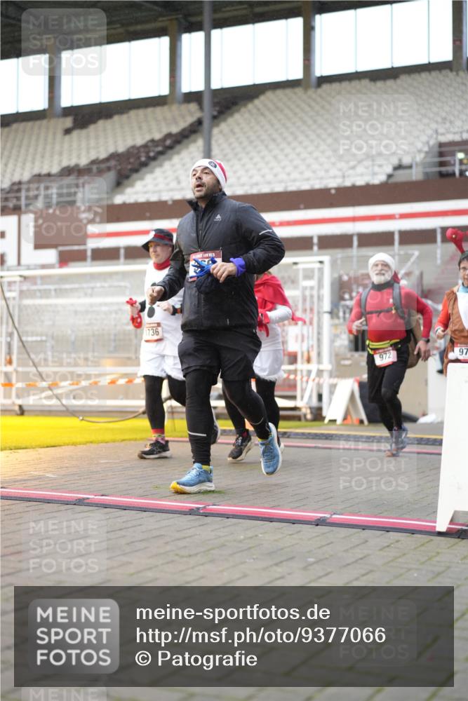 07.12.2025 - St. Pauli X-Mass-Run No. 15 Patografie http://msf.ph/oto/9377066 07.12.2025 10:06:49 Ziel 217, 366, 867, 972, 975, 1007, 1103, 1505, 1735, 1736, 2129, 3189, 3330, 3333, 4354, 4735, 4738 meine-sportfotos.de