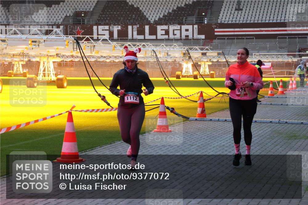 07.12.2025 - St. Pauli X-Mass-Run No. 15 Luisa Fischer http://msf.ph/oto/9377072 07.12.2025 10:00:13 Ziel 1112, 934, 488, 802, 910, 911, 934, 961, 1112, 1333, 1354, 1360, 1404, 1763, 2140, 2141, 2186, 2204, 2207, 2657, 2729, 2964, 3513, 4029, 4051, 4052, 4465 meine-sportfotos.de