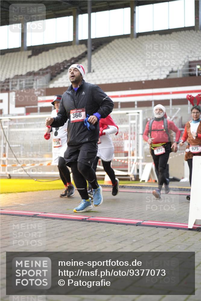 07.12.2025 - St. Pauli X-Mass-Run No. 15 Patografie http://msf.ph/oto/9377073 07.12.2025 10:06:49 Ziel 217, 366, 867, 972, 975, 1007, 1103, 1505, 1735, 1736, 2129, 3189, 3330, 3333, 4354, 4735, 4738 meine-sportfotos.de