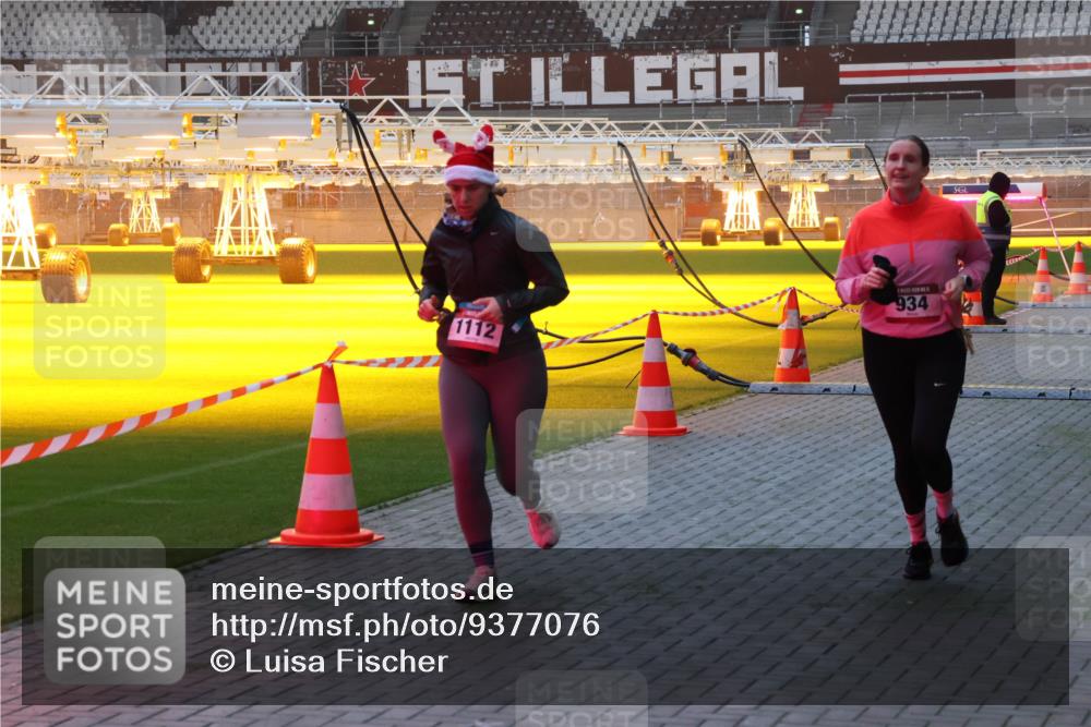 07.12.2025 - St. Pauli X-Mass-Run No. 15 Luisa Fischer http://msf.ph/oto/9377076 07.12.2025 10:00:13 Ziel 1112, 934, 488, 802, 910, 911, 934, 961, 1112, 1333, 1354, 1360, 1404, 1763, 2140, 2141, 2186, 2204, 2207, 2657, 2729, 2964, 3513, 4029, 4051, 4052, 4465 meine-sportfotos.de