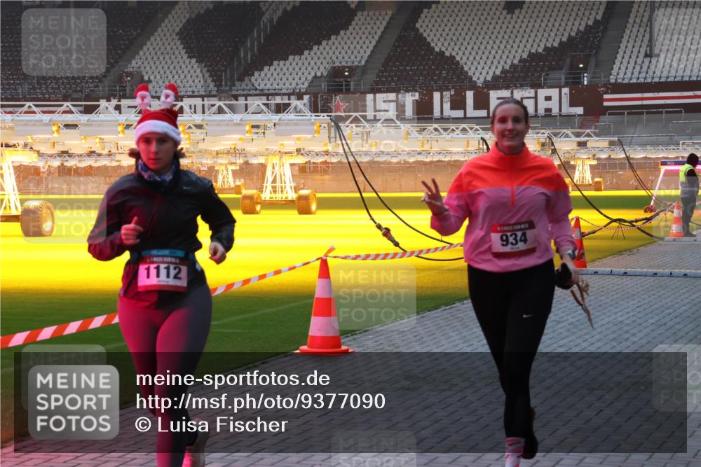 07.12.2025 - St. Pauli X-Mass-Run No. 15 Luisa Fischer http://msf.ph/oto/9377090 07.12.2025 10:00:15 Ziel 1112, 934, 488, 802, 910, 911, 934, 961, 1112, 1333, 1354, 1360, 1404, 1763, 2140, 2141, 2186, 2204, 2207, 2729, 2964, 3513, 4029, 4051, 4052, 4465 meine-sportfotos.de