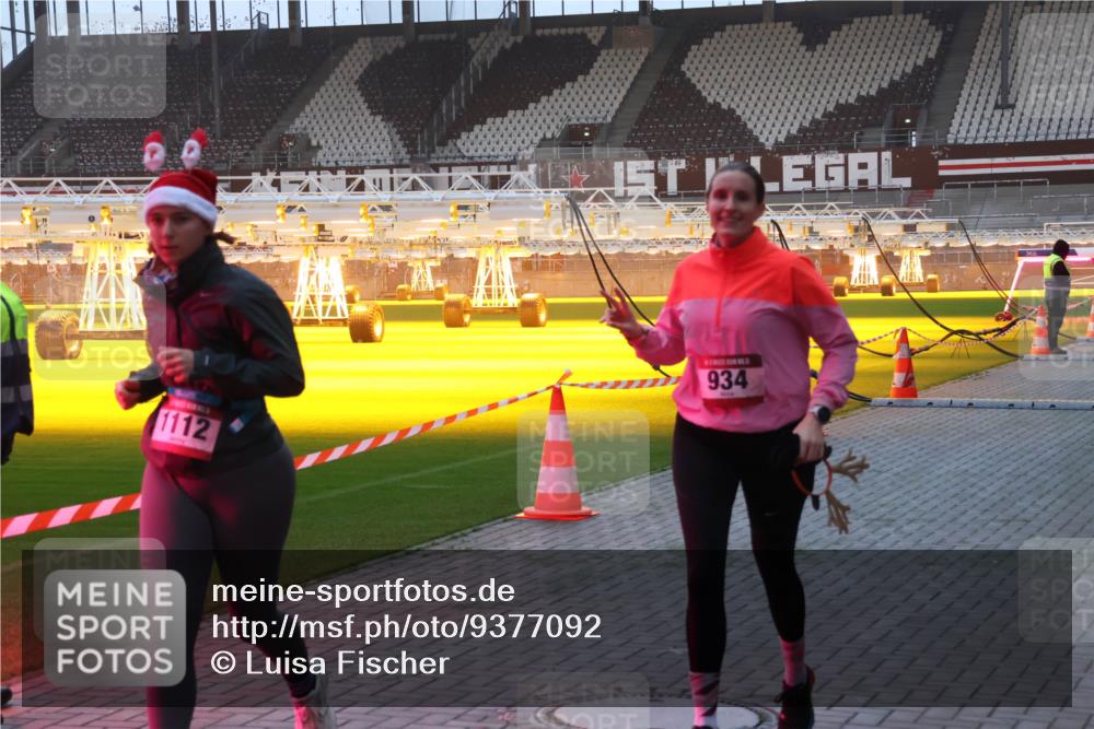 07.12.2025 - St. Pauli X-Mass-Run No. 15 Luisa Fischer http://msf.ph/oto/9377092 07.12.2025 10:00:15 Ziel 1112, 934, 488, 802, 910, 911, 934, 961, 1112, 1333, 1354, 1360, 1404, 1763, 2140, 2141, 2186, 2204, 2207, 2729, 2964, 3513, 4029, 4051, 4052, 4465 meine-sportfotos.de