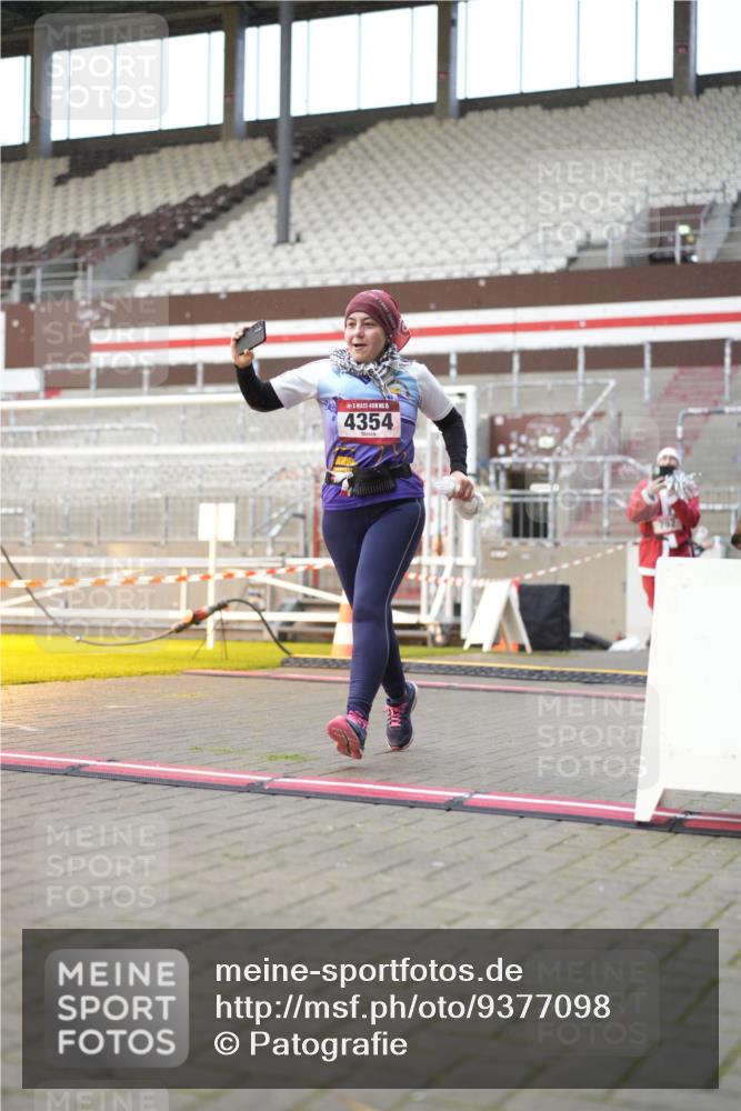 07.12.2025 - St. Pauli X-Mass-Run No. 15 Patografie http://msf.ph/oto/9377098 07.12.2025 10:06:54 Ziel 217, 366, 421, 792, 867, 972, 975, 1007, 1103, 1505, 1572, 1735, 1736, 2129, 3189, 3945, 4354, 4735, 4738 meine-sportfotos.de