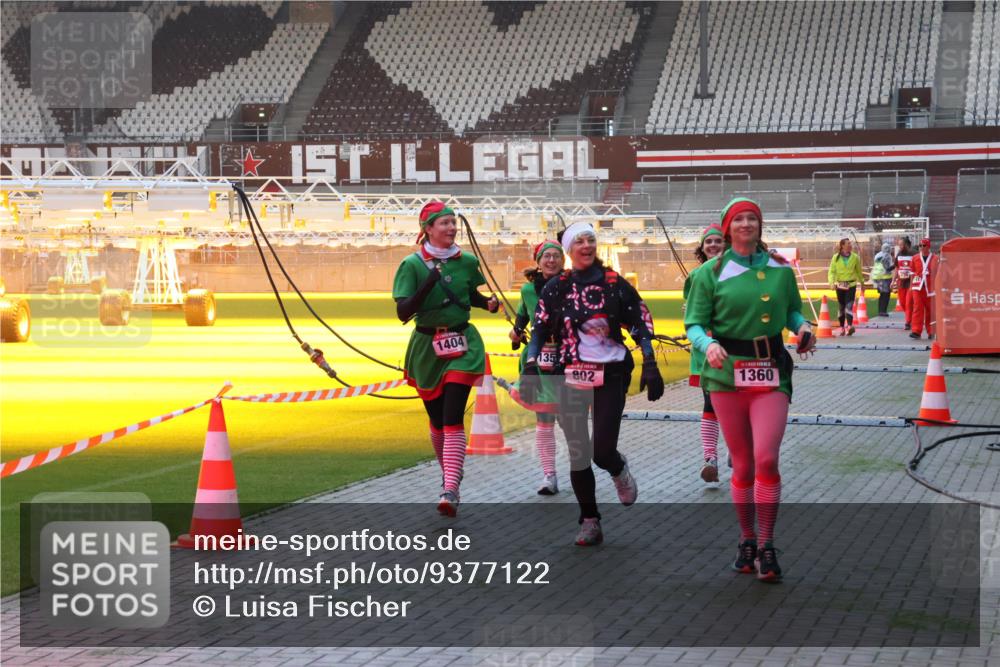 07.12.2025 - St. Pauli X-Mass-Run No. 15 Luisa Fischer http://msf.ph/oto/9377122 07.12.2025 10:00:29 Ziel 1404, 135, 802, 1360, 488, 802, 910, 911, 934, 1112, 1333, 1354, 1360, 1404, 1763, 2140, 2141, 2186, 2729, 2964, 3336, 3513, 4051, 4052, 4129, 4465 meine-sportfotos.de