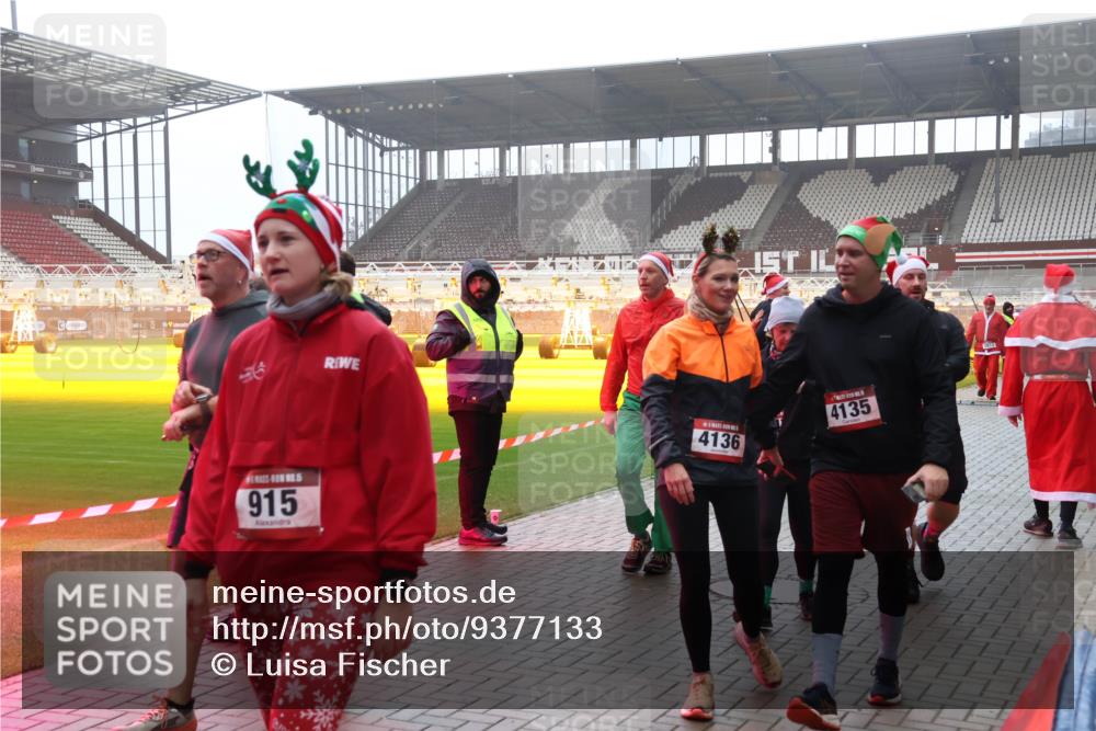 07.12.2025 - St. Pauli X-Mass-Run No. 15 Luisa Fischer http://msf.ph/oto/9377133 07.12.2025 10:25:34 Ziel 915, 4136, 4135, 915, 974, 1012, 1247, 1631, 1977, 1987, 1995, 2029, 3152, 3962, 4078, 4079, 4091, 4092, 4118, 4119, 4121, 4135, 4136, 4155, 4177, 4201, 4204, 4284, 4335, 4431, 4445, 4474, 4482, 4485, 4496, 4497, 4513, 4514, 4530, 4541, 4846 meine-sportfotos.de
