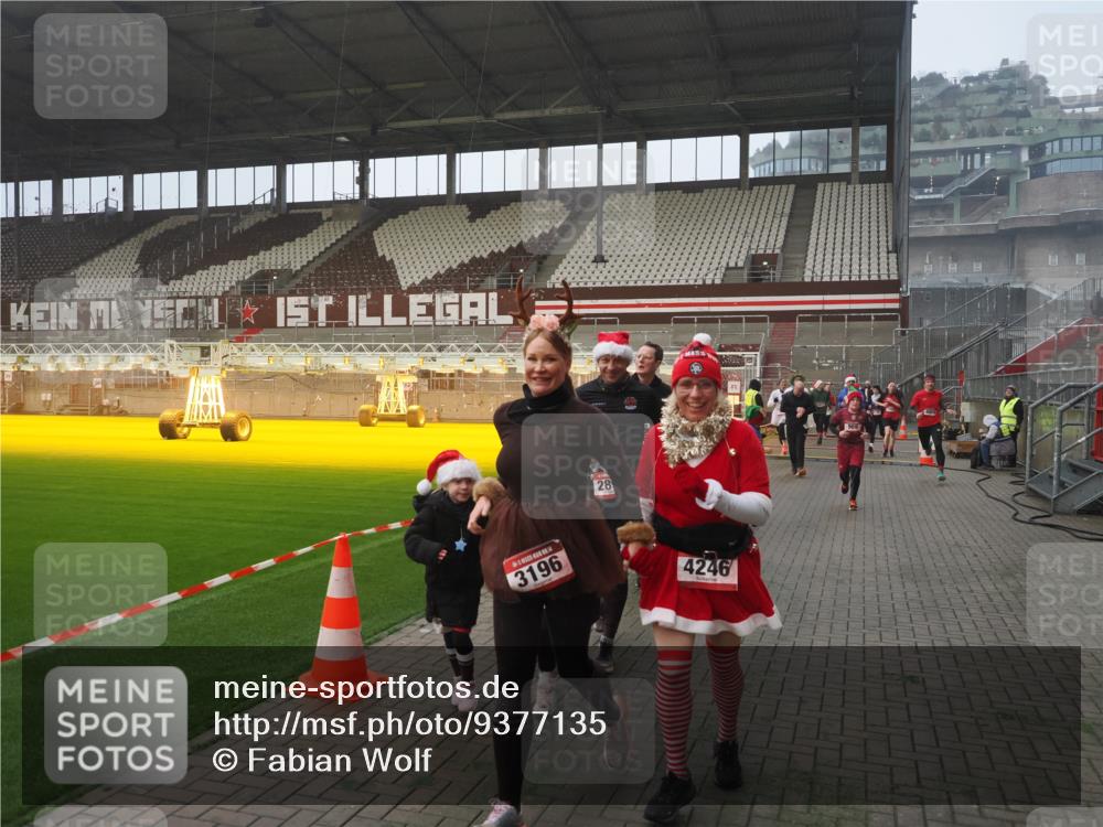 07.12.2025 - St. Pauli X-Mass-Run No. 15 Fabian Wolf http://msf.ph/oto/9377135 07.12.2025 10:06:09 Ziel 127, 148, 180, 424, 468, 676, 805, 834, 893, 967, 969, 1119, 1788, 1937, 2756, 2757, 2894, 2968, 3093, 3172, 3196, 3812, 3814, 3857, 3859, 4235, 4236, 4237, 4246, 4251, 4657, 4665, 4670, 4676, 4736, 4739 meine-sportfotos.de