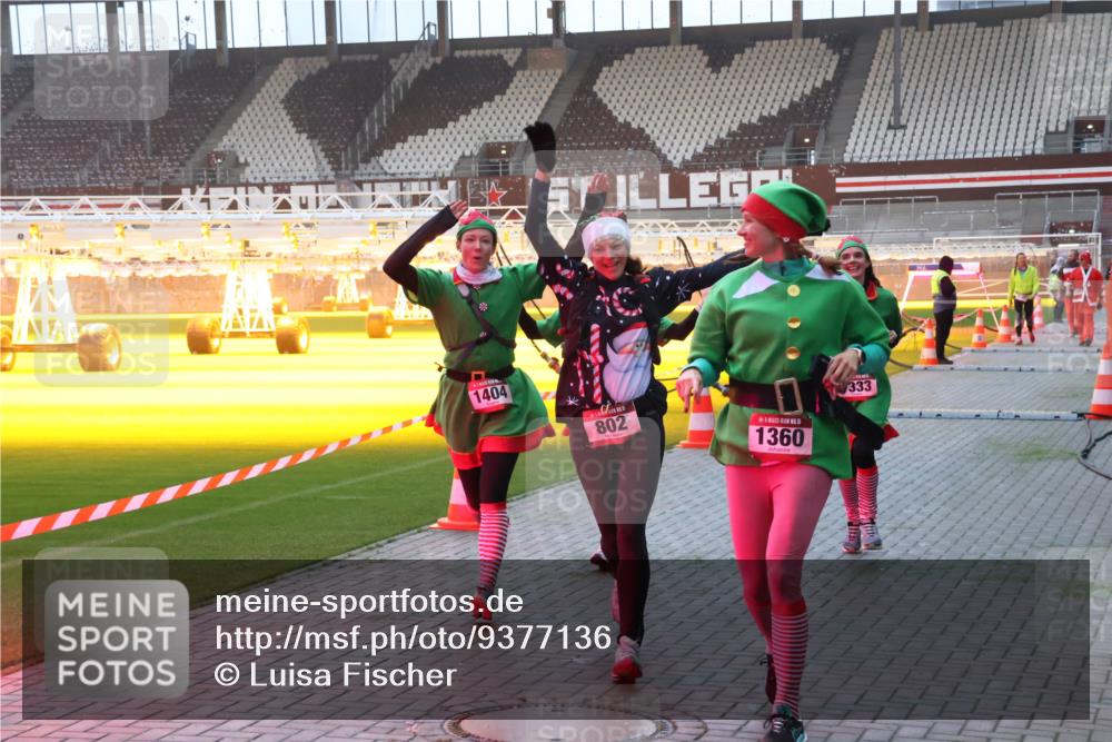 07.12.2025 - St. Pauli X-Mass-Run No. 15 Luisa Fischer http://msf.ph/oto/9377136 07.12.2025 10:00:31 Ziel 1404, 802, 5, 1360, 333, 802, 910, 911, 934, 1112, 1333, 1354, 1360, 1404, 1763, 2140, 2141, 2186, 2729, 2964, 3336, 3513, 4051, 4129 meine-sportfotos.de
