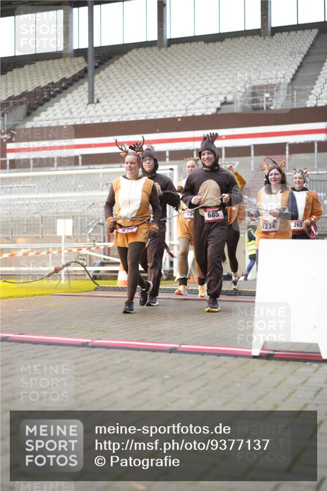 07.12.2025 - St. Pauli X-Mass-Run No. 15 Patografie http://msf.ph/oto/9377137 07.12.2025 10:07:15 Ziel 256, 265, 272, 517, 657, 685, 716, 767, 1187, 1234, 2983, 3414 meine-sportfotos.de