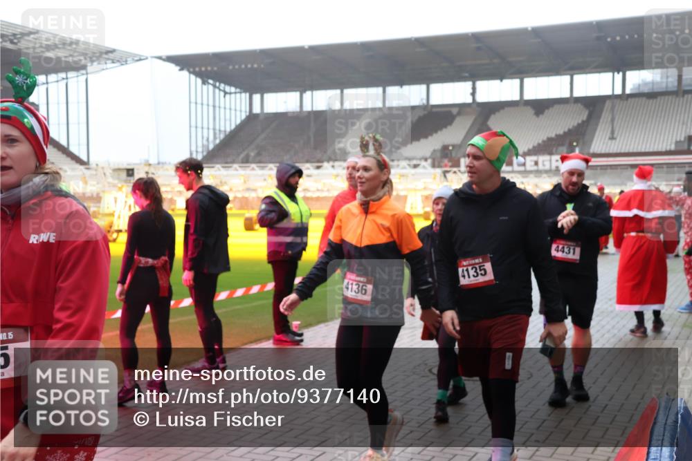 07.12.2025 - St. Pauli X-Mass-Run No. 15 Luisa Fischer http://msf.ph/oto/9377140 07.12.2025 10:25:34 Ziel 10, 15, 4136, 4135, 4431, 11, 915, 974, 1012, 1247, 1631, 1977, 1987, 1995, 2029, 3152, 3962, 4078, 4079, 4091, 4092, 4118, 4119, 4121, 4135, 4136, 4155, 4177, 4201, 4204, 4284, 4335, 4431, 4445, 4474, 4482, 4485, 4496, 4497, 4513, 4514, 4530, 4541, 4846 meine-sportfotos.de