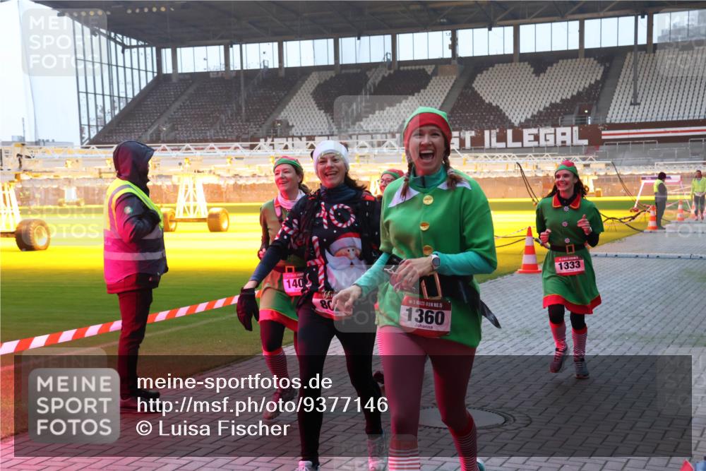 07.12.2025 - St. Pauli X-Mass-Run No. 15 Luisa Fischer http://msf.ph/oto/9377146 07.12.2025 10:00:32 Ziel 140, 80, 15, 1360, 1333, 802, 910, 911, 934, 1112, 1333, 1354, 1360, 1404, 2140, 2141, 2186, 2729, 2964, 3336, 3513, 4129 meine-sportfotos.de