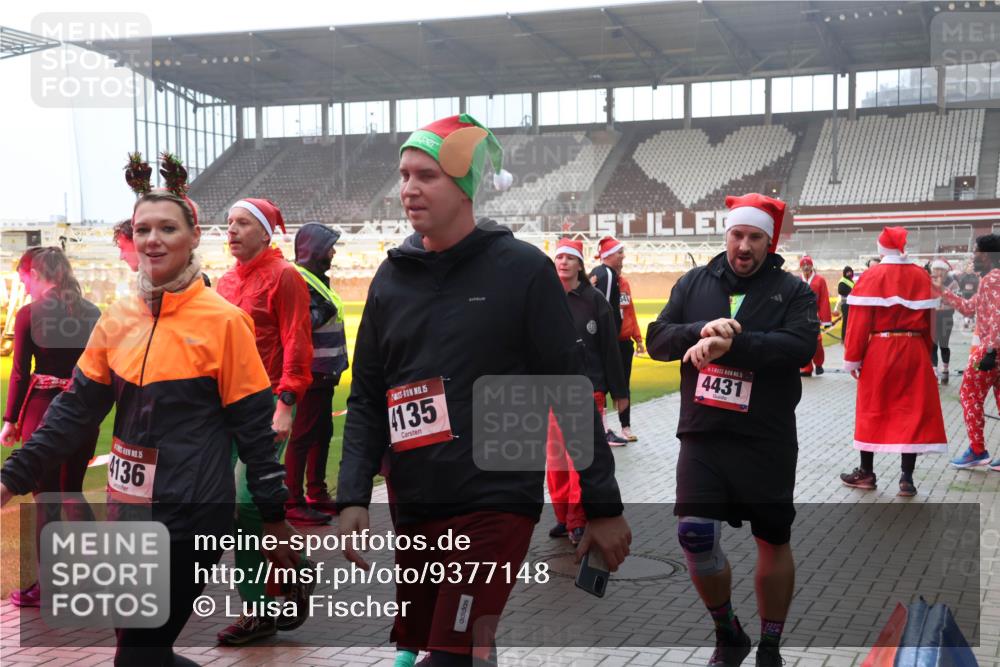 07.12.2025 - St. Pauli X-Mass-Run No. 15 Luisa Fischer http://msf.ph/oto/9377148 07.12.2025 10:25:35 Ziel 15, 4136, 15, 4135, 5, 4431, 915, 974, 1012, 1247, 1631, 1977, 1987, 1995, 2029, 3152, 3962, 4078, 4079, 4091, 4092, 4118, 4119, 4121, 4135, 4136, 4155, 4177, 4201, 4204, 4284, 4335, 4431, 4445, 4474, 4482, 4485, 4496, 4497, 4513, 4514, 4530, 4846 meine-sportfotos.de