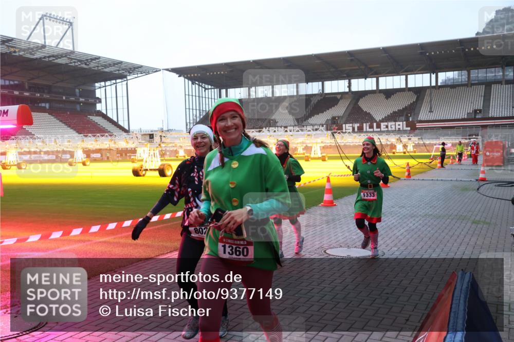 07.12.2025 - St. Pauli X-Mass-Run No. 15 Luisa Fischer http://msf.ph/oto/9377149 07.12.2025 10:00:32 Ziel 807, 5, 1360, 1, 1333, 802, 910, 911, 934, 1112, 1333, 1354, 1360, 1404, 2140, 2141, 2186, 2729, 2964, 3336, 3513, 4129 meine-sportfotos.de