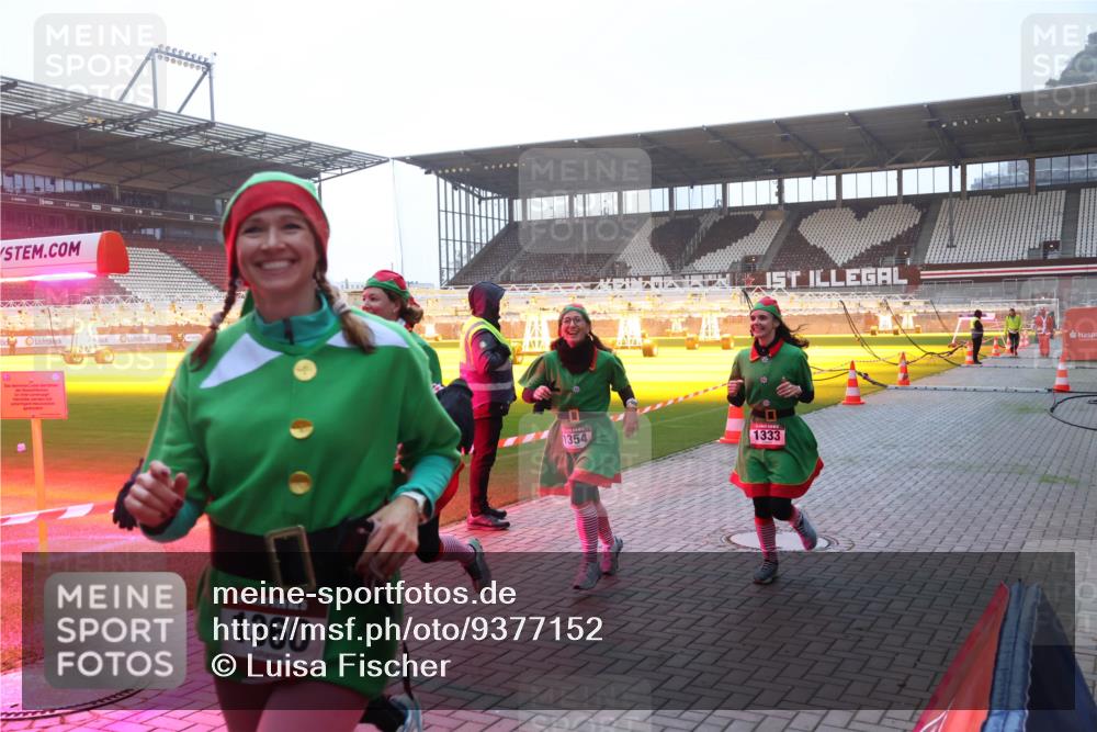 07.12.2025 - St. Pauli X-Mass-Run No. 15 Luisa Fischer http://msf.ph/oto/9377152 07.12.2025 10:00:33 Ziel 4, 5, 1360, 1354, 1333, 802, 910, 911, 934, 1112, 1333, 1354, 1360, 1404, 2140, 2141, 2186, 2729, 2964, 3336, 4129 meine-sportfotos.de
