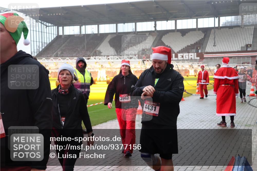 07.12.2025 - St. Pauli X-Mass-Run No. 15 Luisa Fischer http://msf.ph/oto/9377156 07.12.2025 10:25:36 Ziel 3962, 15, 4431, 915, 974, 1012, 1247, 1631, 1977, 1987, 1995, 2029, 3152, 3962, 4078, 4079, 4091, 4092, 4118, 4119, 4121, 4135, 4136, 4155, 4177, 4201, 4204, 4284, 4335, 4431, 4445, 4474, 4482, 4485, 4496, 4497, 4513, 4514, 4530, 4846 meine-sportfotos.de