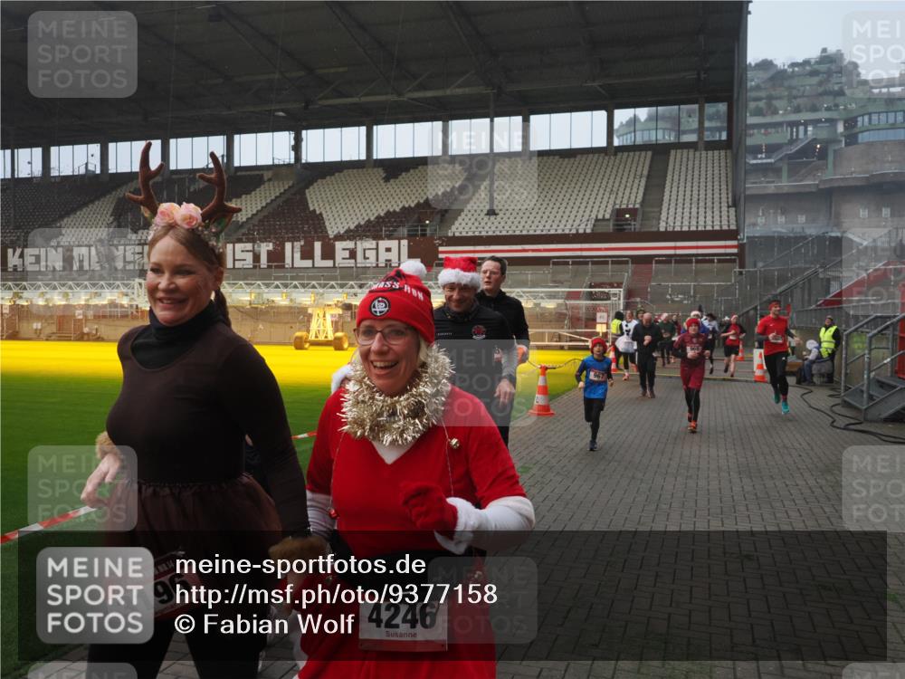 07.12.2025 - St. Pauli X-Mass-Run No. 15 Fabian Wolf http://msf.ph/oto/9377158 07.12.2025 10:06:09 Ziel 127, 148, 180, 424, 468, 676, 805, 834, 893, 967, 969, 1119, 1788, 1937, 2756, 2757, 2894, 2968, 3093, 3172, 3196, 3812, 3814, 3857, 3859, 4235, 4236, 4237, 4246, 4251, 4657, 4665, 4670, 4676, 4736, 4739 meine-sportfotos.de