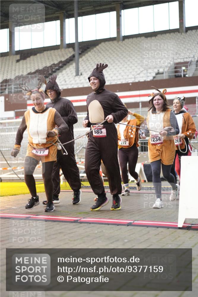 07.12.2025 - St. Pauli X-Mass-Run No. 15 Patografie http://msf.ph/oto/9377159 07.12.2025 10:07:16 Ziel 256, 265, 272, 517, 657, 685, 716, 767, 1187, 1234, 2983, 3414 meine-sportfotos.de