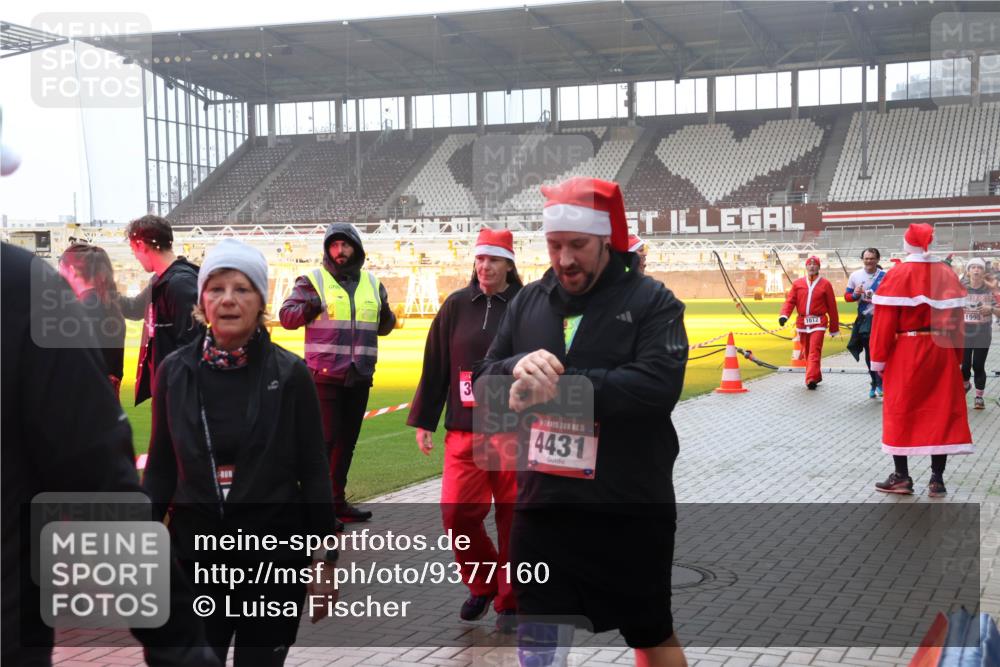 07.12.2025 - St. Pauli X-Mass-Run No. 15 Luisa Fischer http://msf.ph/oto/9377160 07.12.2025 10:25:37 Ziel 670, 3, 4431, 1012, 1995, 915, 974, 1012, 1247, 1631, 1977, 1987, 1995, 2029, 3152, 3962, 4078, 4079, 4091, 4092, 4118, 4119, 4121, 4135, 4136, 4155, 4177, 4201, 4204, 4284, 4335, 4431, 4445, 4474, 4482, 4485, 4496, 4497, 4513, 4514, 4530, 4846 meine-sportfotos.de
