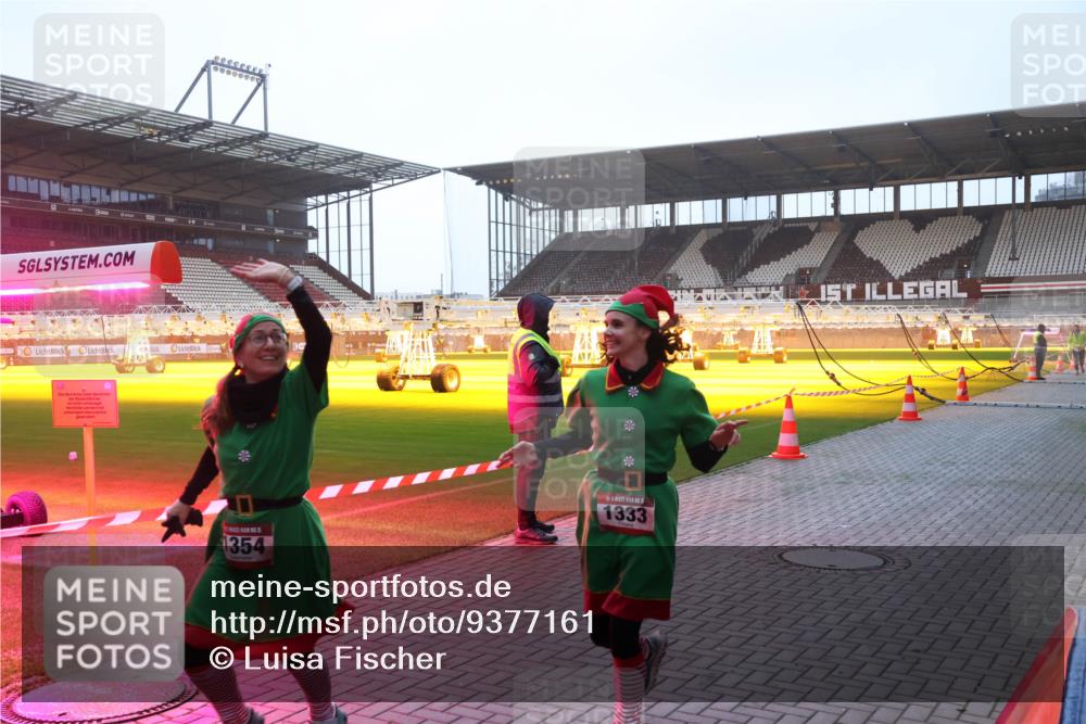 07.12.2025 - St. Pauli X-Mass-Run No. 15 Luisa Fischer http://msf.ph/oto/9377161 07.12.2025 10:00:34 Ziel 1354, 1333, 802, 910, 911, 934, 1112, 1333, 1354, 1360, 1404, 2140, 2141, 2186, 2729, 2964, 3336, 4129 meine-sportfotos.de