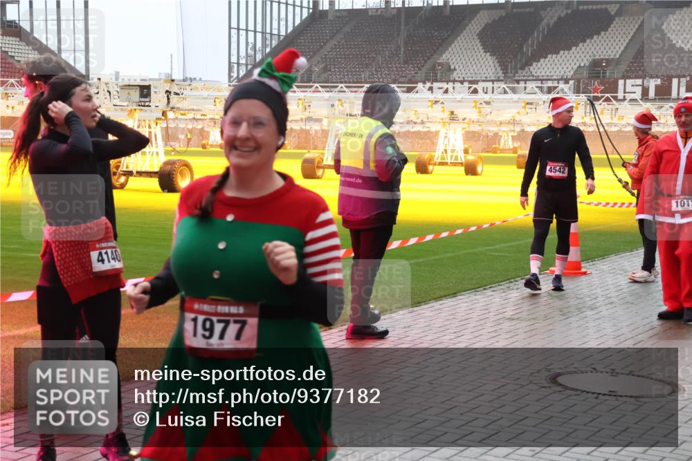07.12.2025 - St. Pauli X-Mass-Run No. 15 Luisa Fischer http://msf.ph/oto/9377182 07.12.2025 10:25:44 Ziel 4140, 1977, 4542, 1012, 915, 974, 1012, 1247, 1631, 1977, 1987, 1995, 2029, 2680, 3742, 3962, 4118, 4119, 4121, 4162, 4164, 4201, 4202, 4204, 4284, 4335, 4372, 4373, 4431, 4445, 4474, 4482, 4485, 4496, 4513, 4514, 4846 meine-sportfotos.de