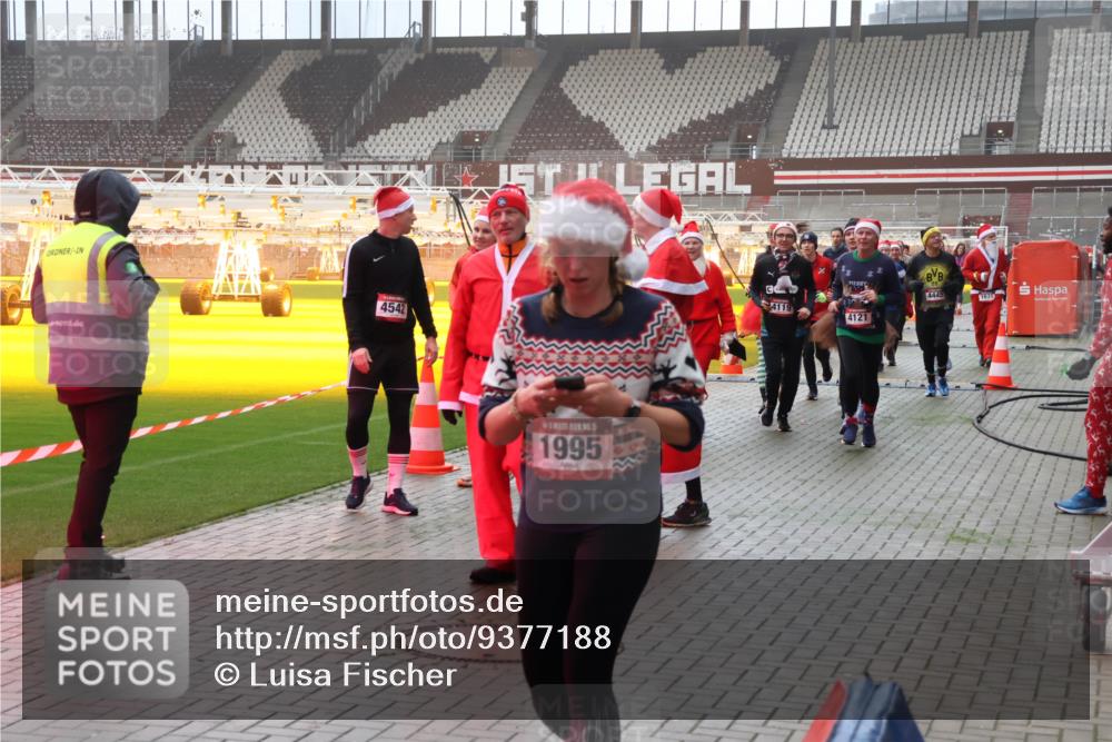 07.12.2025 - St. Pauli X-Mass-Run No. 15 Luisa Fischer http://msf.ph/oto/9377188 07.12.2025 10:25:45 Ziel 4542, 1995, 4119, 4445, 1631, 4121, 129, 404, 915, 1012, 1247, 1631, 1977, 1987, 1995, 2029, 2680, 3742, 3962, 4118, 4119, 4121, 4162, 4164, 4201, 4202, 4204, 4284, 4335, 4372, 4373, 4431, 4445, 4474, 4482, 4485, 4513, 4514, 4846 meine-sportfotos.de