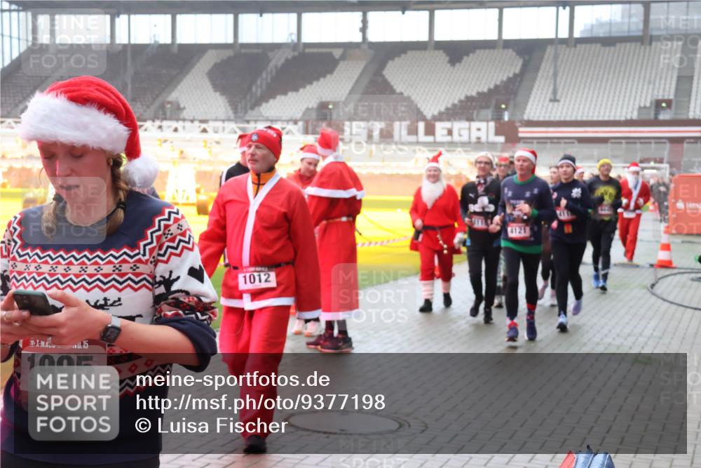 07.12.2025 - St. Pauli X-Mass-Run No. 15 Luisa Fischer http://msf.ph/oto/9377198 07.12.2025 10:25:47 Ziel 0, 15, 1995, 1012, 4121, 50, 129, 211, 404, 1012, 1069, 1247, 1631, 1977, 1987, 1995, 2029, 2680, 3742, 3962, 4118, 4119, 4121, 4162, 4164, 4201, 4202, 4204, 4284, 4335, 4372, 4373, 4431, 4445, 4474, 4482, 4485, 4513, 4514, 4846 meine-sportfotos.de