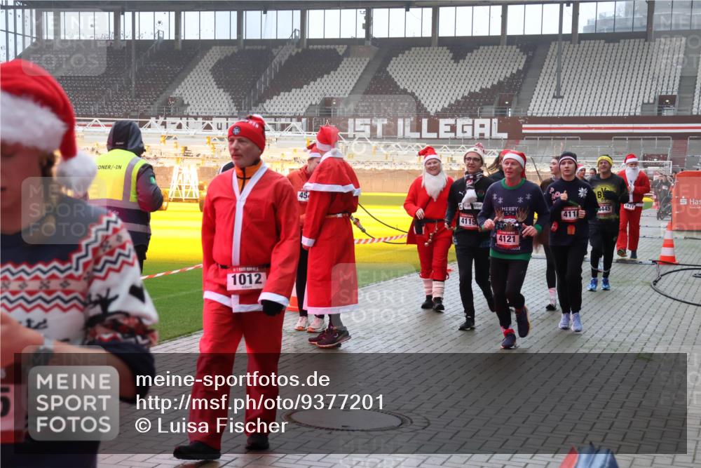 07.12.2025 - St. Pauli X-Mass-Run No. 15 Luisa Fischer http://msf.ph/oto/9377201 07.12.2025 10:25:47 Ziel 12, 1012, 45, 4119, 4121, 411, 09, 4445, 1631, 50, 129, 211, 404, 1012, 1069, 1247, 1631, 1977, 1987, 1995, 2029, 2680, 3742, 3962, 4118, 4119, 4121, 4162, 4164, 4201, 4202, 4204, 4284, 4335, 4372, 4373, 4431, 4445, 4474, 4482, 4485, 4513, 4514, 4846 meine-sportfotos.de