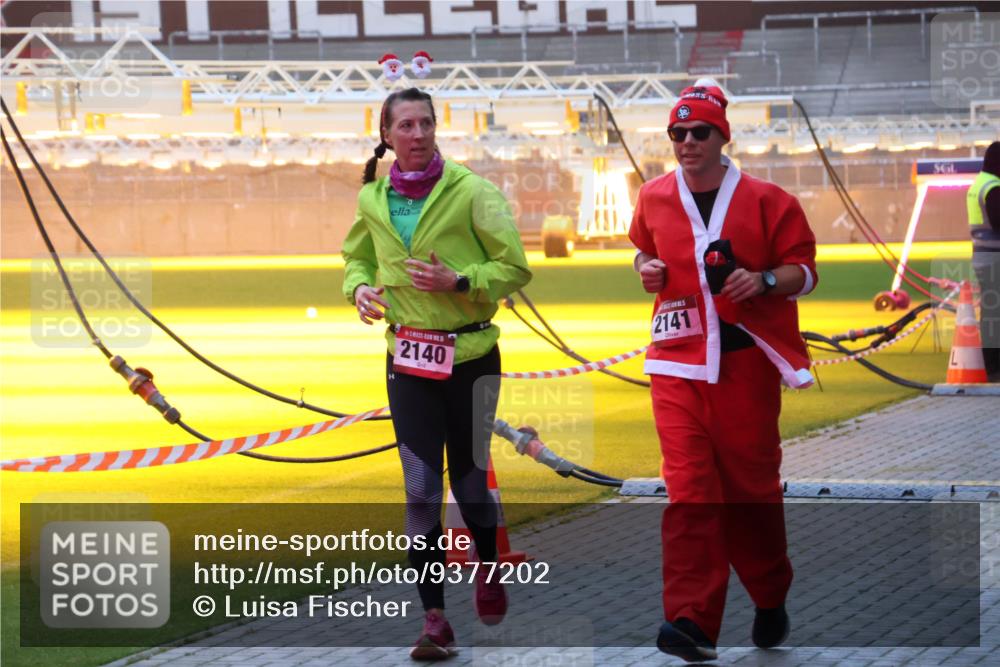07.12.2025 - St. Pauli X-Mass-Run No. 15 Luisa Fischer http://msf.ph/oto/9377202 07.12.2025 10:00:45 Ziel 0, 2140, 2141, 802, 855, 1112, 1333, 1354, 1360, 1404, 1418, 1976, 2140, 2141, 2348, 2964, 3336, 4129 meine-sportfotos.de