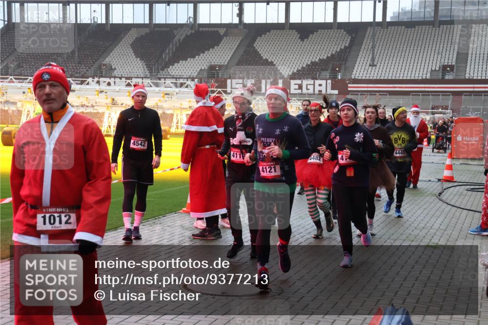 07.12.2025 - St. Pauli X-Mass-Run No. 15 Luisa Fischer http://msf.ph/oto/9377213 07.12.2025 10:25:48 Ziel 1012, 4542, 411, 4121, 4482, 4, 09, 4445, 50, 129, 211, 404, 1012, 1069, 1247, 1631, 1977, 1987, 1995, 2029, 2680, 3742, 3962, 4118, 4119, 4121, 4162, 4164, 4201, 4202, 4204, 4284, 4335, 4372, 4373, 4431, 4445, 4474, 4482, 4485, 4501, 4513, 4514, 4846 meine-sportfotos.de