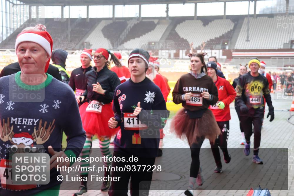 07.12.2025 - St. Pauli X-Mass-Run No. 15 Luisa Fischer http://msf.ph/oto/9377228 07.12.2025 10:25:50 Ziel 15, 4121, 454, 4482, 411, 485, 3, 4445, 50, 129, 211, 404, 1012, 1069, 1247, 1631, 1977, 1987, 1995, 2029, 2680, 3742, 3779, 3962, 4118, 4119, 4121, 4162, 4164, 4201, 4202, 4204, 4284, 4335, 4372, 4373, 4431, 4445, 4474, 4482, 4485, 4501, 4513, 4514, 4846 meine-sportfotos.de