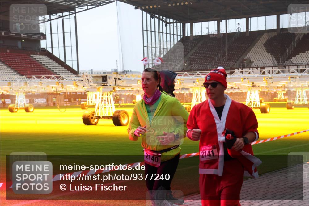 07.12.2025 - St. Pauli X-Mass-Run No. 15 Luisa Fischer http://msf.ph/oto/9377240 07.12.2025 10:00:49 Ziel 2140, 2141, 802, 855, 1333, 1354, 1360, 1404, 1418, 1976, 2140, 2141, 2348, 3336, 4129 meine-sportfotos.de