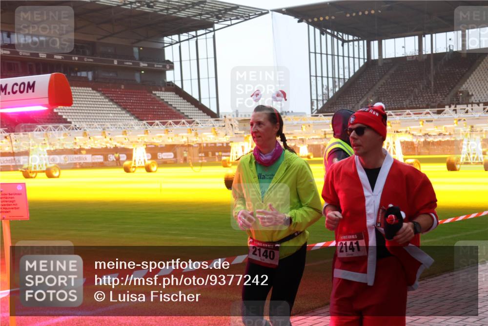 07.12.2025 - St. Pauli X-Mass-Run No. 15 Luisa Fischer http://msf.ph/oto/9377242 07.12.2025 10:00:49 Ziel 15, 2140, 2141, 802, 855, 1333, 1354, 1360, 1404, 1418, 1976, 2140, 2141, 2348, 3336, 4129 meine-sportfotos.de