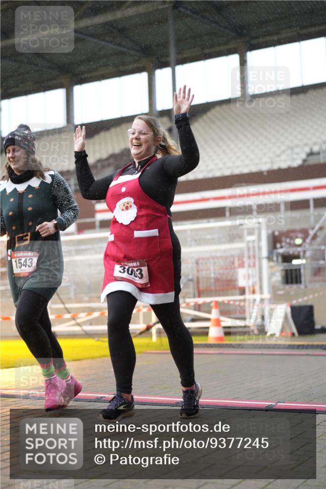 07.12.2025 - St. Pauli X-Mass-Run No. 15 Patografie http://msf.ph/oto/9377245 07.12.2025 10:07:27 Ziel 256, 265, 272, 517, 657, 685, 716, 767, 1187, 1234, 1447, 1449, 1543, 3003 meine-sportfotos.de