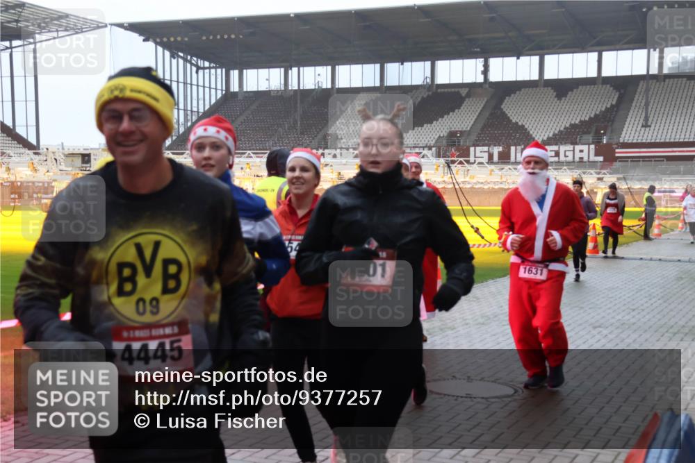 07.12.2025 - St. Pauli X-Mass-Run No. 15 Luisa Fischer http://msf.ph/oto/9377257 07.12.2025 10:25:53 Ziel 09, 4445, 54, 01, 1631, 50, 129, 211, 369, 374, 387, 398, 404, 1012, 1069, 1247, 1631, 1977, 1987, 1995, 2029, 2041, 2104, 2149, 2215, 2680, 3742, 3779, 3962, 4118, 4119, 4121, 4162, 4164, 4201, 4202, 4204, 4284, 4335, 4372, 4373, 4431, 4445, 4482, 4485, 4501, 4513, 4514 meine-sportfotos.de