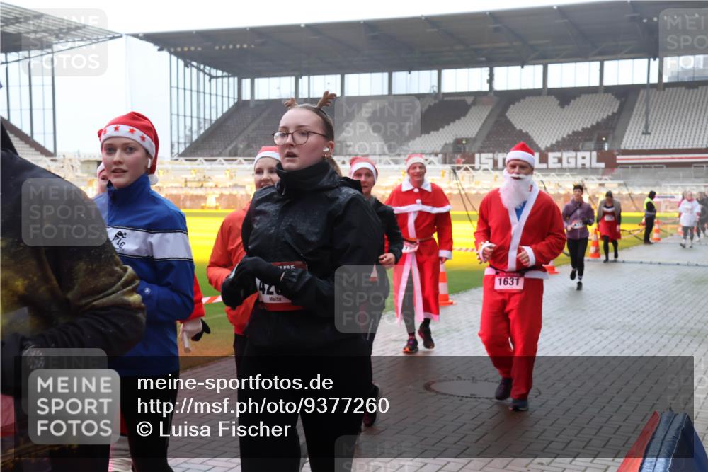 07.12.2025 - St. Pauli X-Mass-Run No. 15 Luisa Fischer http://msf.ph/oto/9377260 07.12.2025 10:25:54 Ziel 42, 1631, 50, 129, 211, 369, 374, 387, 398, 404, 1012, 1069, 1247, 1631, 1977, 1987, 1995, 2029, 2041, 2104, 2106, 2149, 2191, 2215, 2680, 3742, 3779, 3962, 4118, 4119, 4121, 4162, 4164, 4201, 4202, 4204, 4284, 4335, 4372, 4373, 4431, 4445, 4482, 4485, 4501, 4513, 4514 meine-sportfotos.de