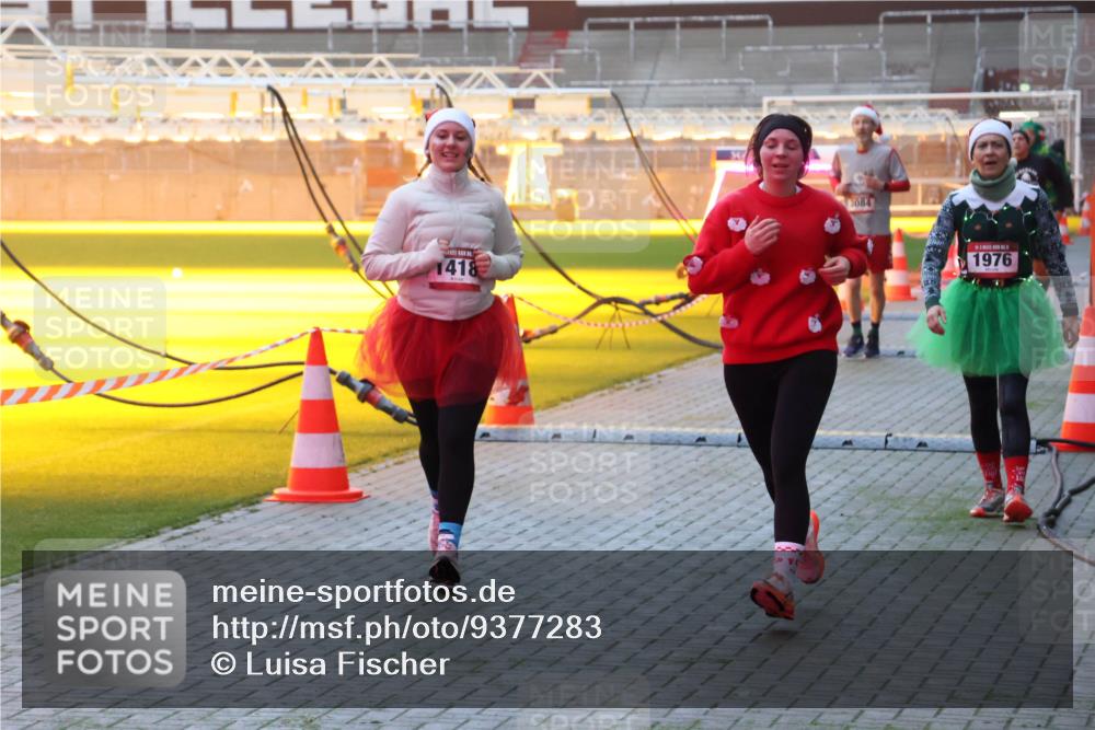 07.12.2025 - St. Pauli X-Mass-Run No. 15 Luisa Fischer http://msf.ph/oto/9377283 07.12.2025 10:00:58 Ziel 1418, 3084, 1976, 802, 855, 1333, 1354, 1360, 1404, 1418, 1976, 2140, 2141, 2348, 3084, 3336, 4129 meine-sportfotos.de