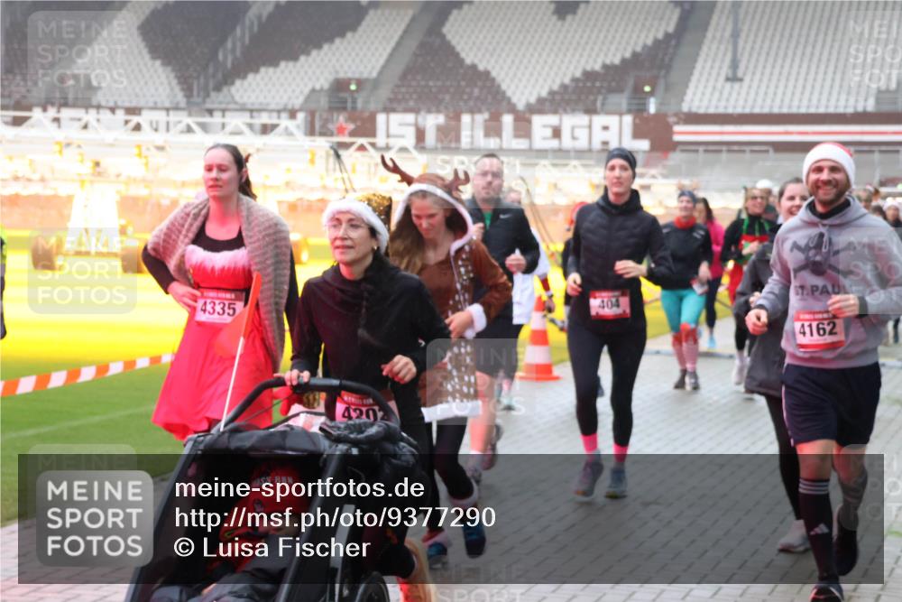 07.12.2025 - St. Pauli X-Mass-Run No. 15 Luisa Fischer http://msf.ph/oto/9377290 07.12.2025 10:26:04 Ziel 4335, 4202, 404, 4162, 50, 129, 211, 369, 374, 387, 398, 404, 422, 1069, 1227, 1247, 1538, 1561, 1581, 1586, 1631, 1977, 1987, 1995, 2029, 2041, 2104, 2106, 2149, 2191, 2215, 2680, 2896, 3742, 3779, 3805, 3910, 3918, 3962, 4118, 4119, 4121, 4162, 4164, 4201, 4202, 4204, 4284, 4300, 4301, 4335, 4372, 4373, 4445, 4482, 4485, 4501, 4775, 4782 meine-sportfotos.de
